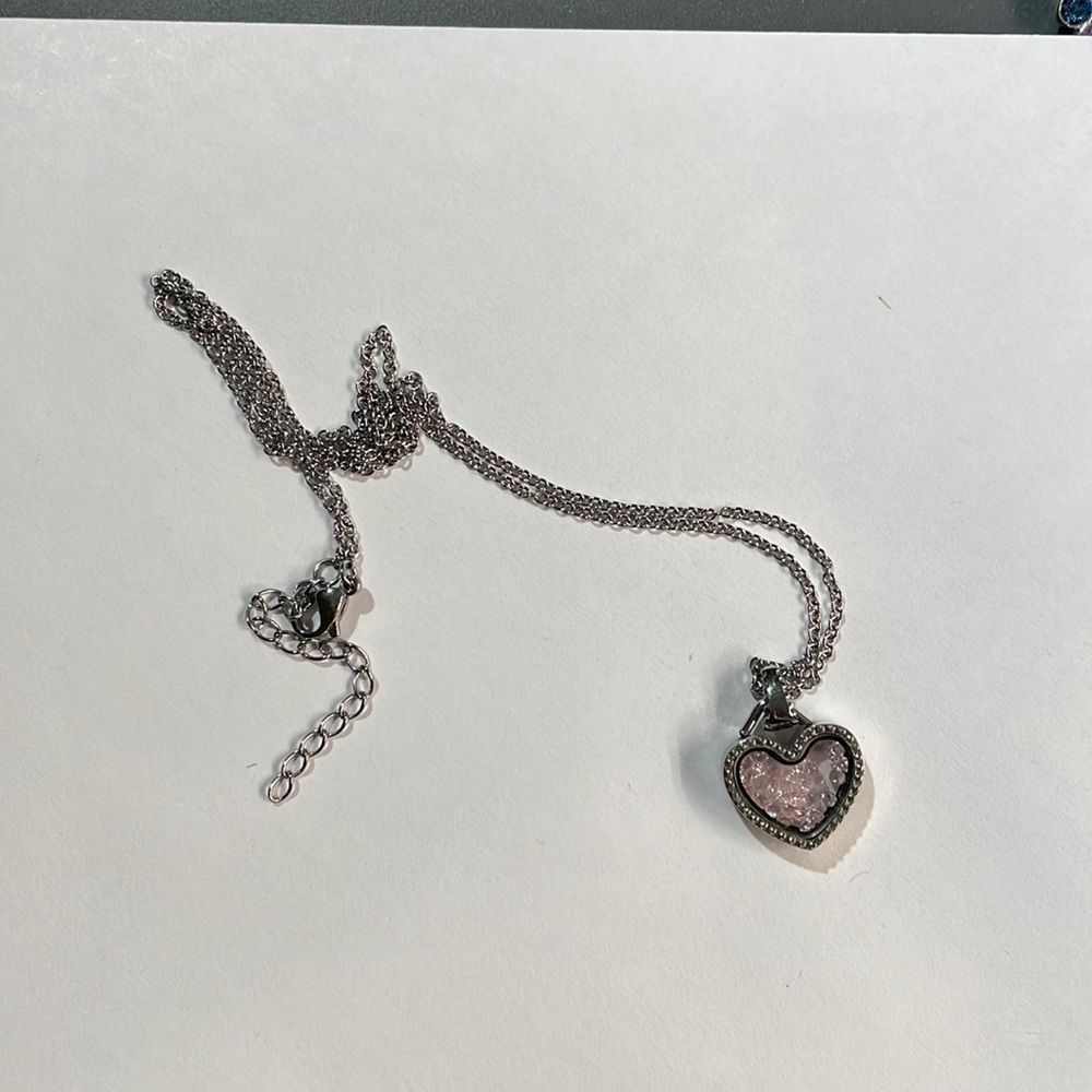 Heart necklace with pink beads silver